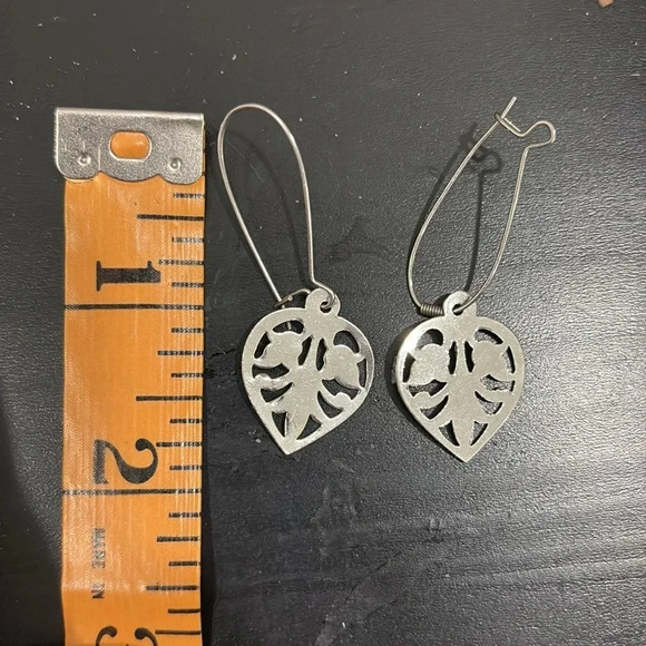 Pretty dangling silver heart earrings! - Picture 5 of 5